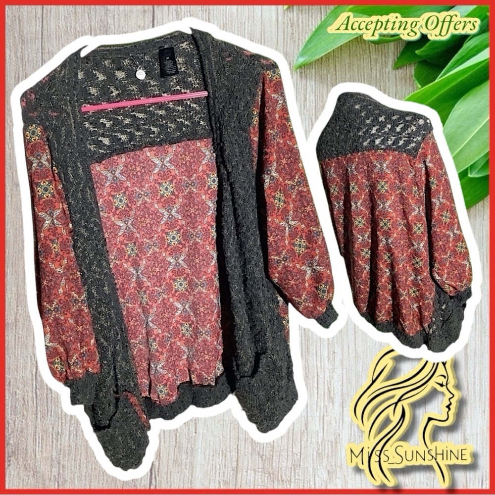 BKE - Sz M - hippie style cardigan - chunky knit over nylon yarn - smooth back